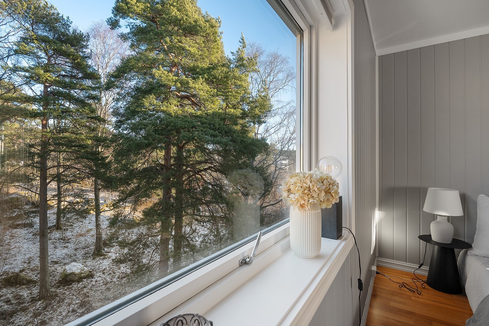 Begge soverom er vendt mot naturskjønne omgivelser Galleribilde