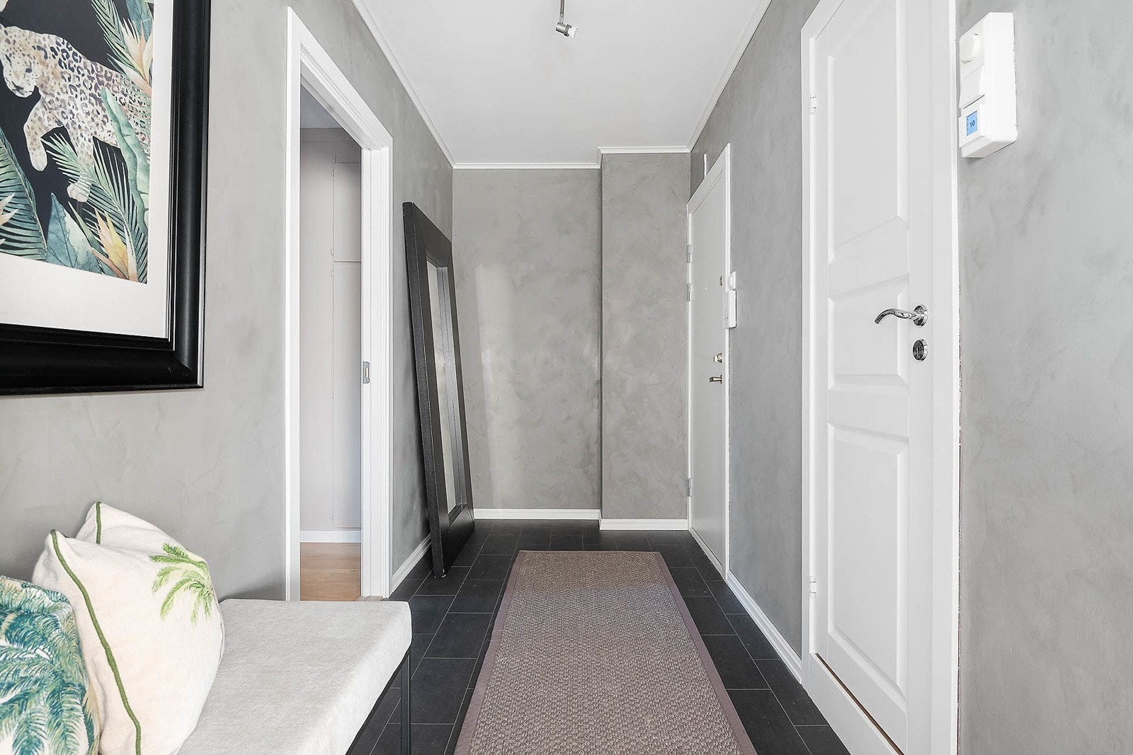 Romslig entre Galleribilde