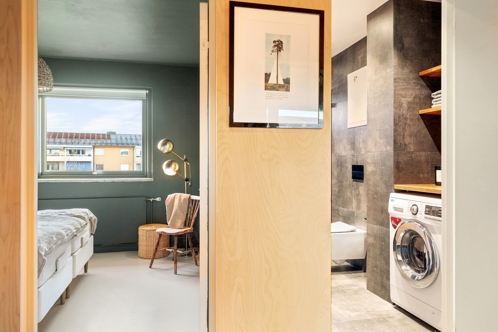 Adkomst til hovedsoverom og baderom fra entré Galleribilde