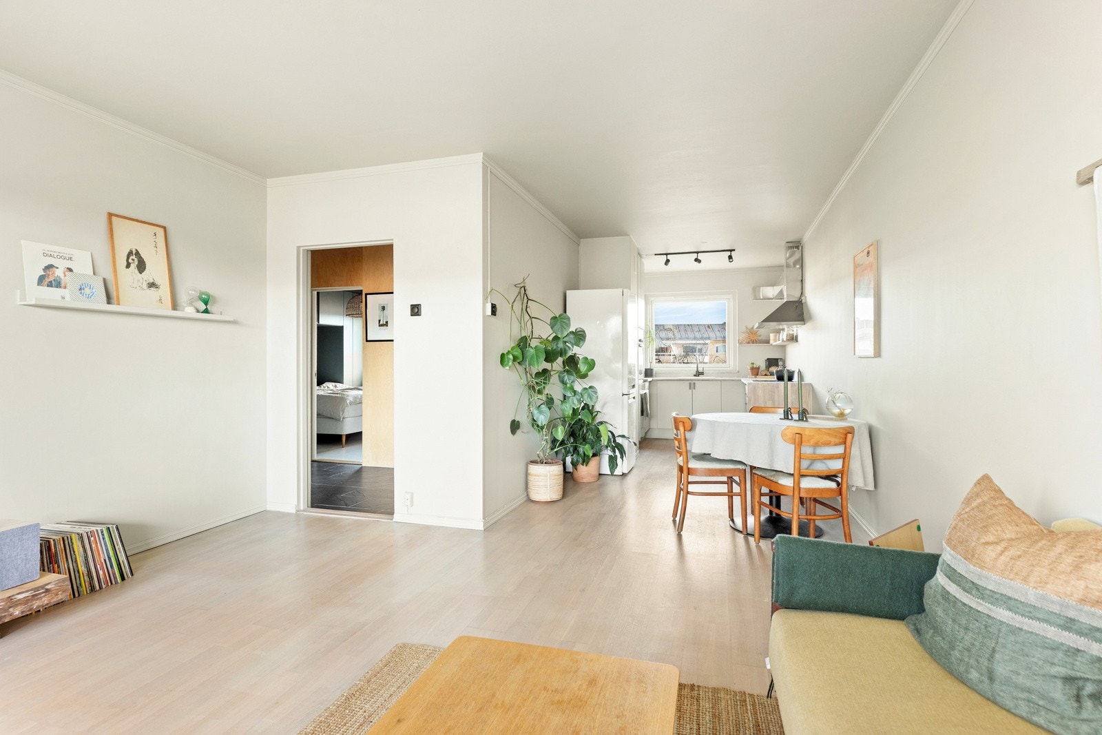 Fra stuen er det adkomst til både kjøkken og entré Galleribilde