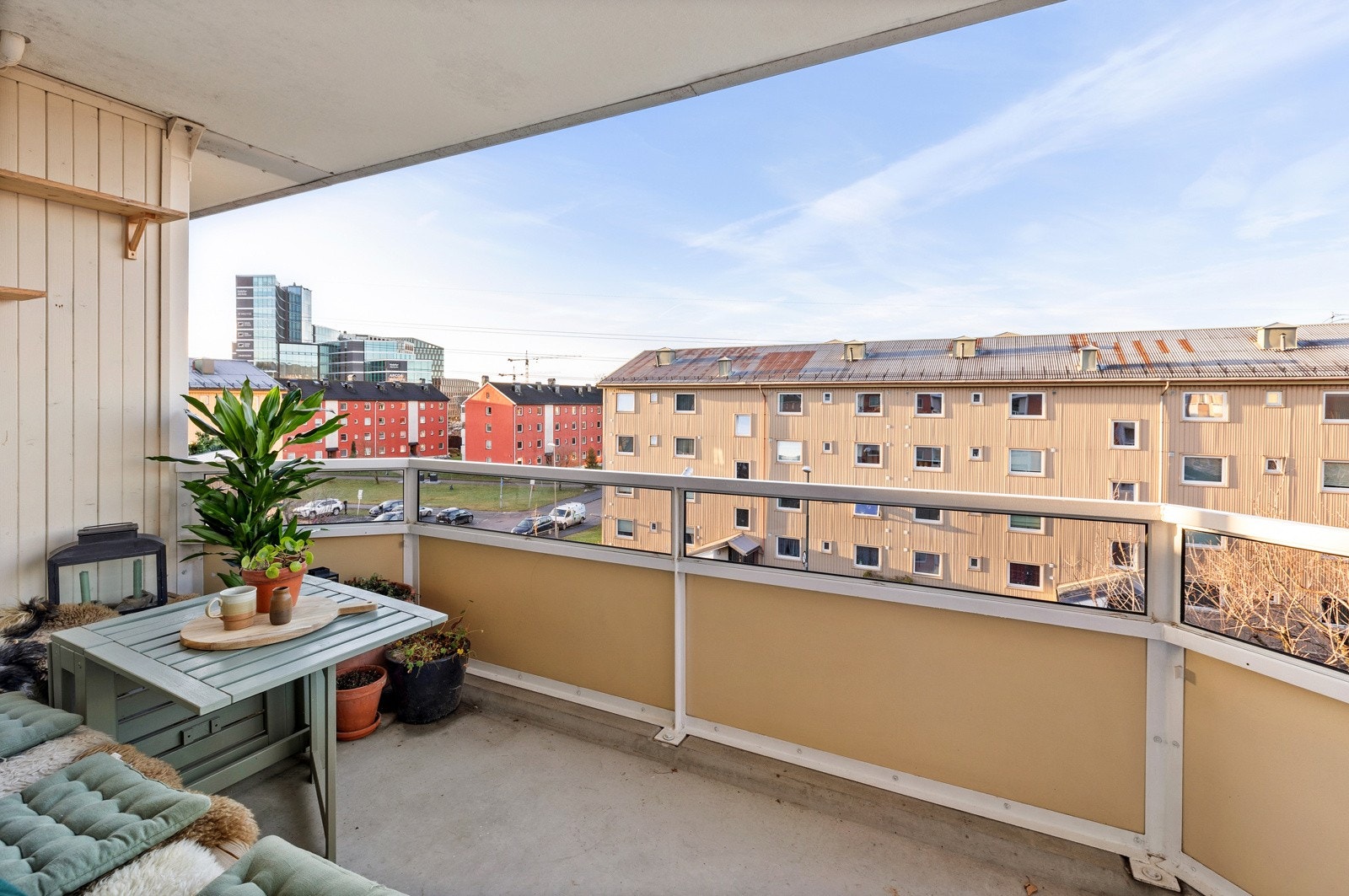 Solrik vestvendt balkong på ca. 6kvm Galleribilde