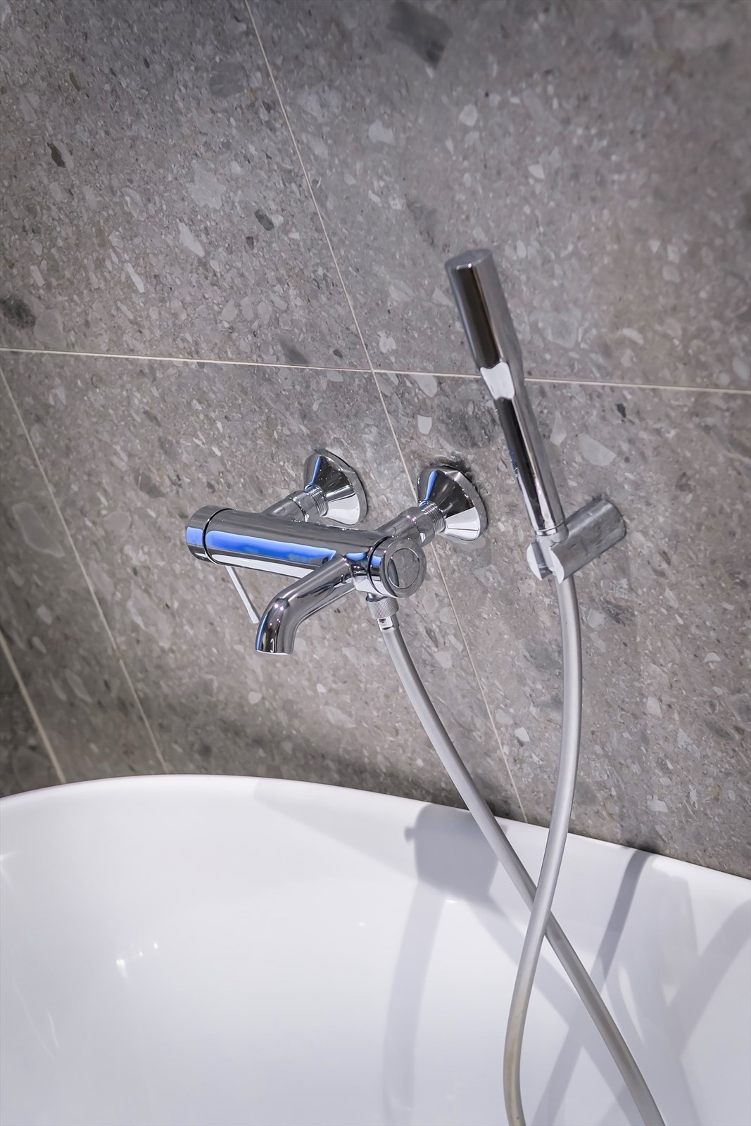 Badet er i tillegg utstyrt med badekar Galleribilde