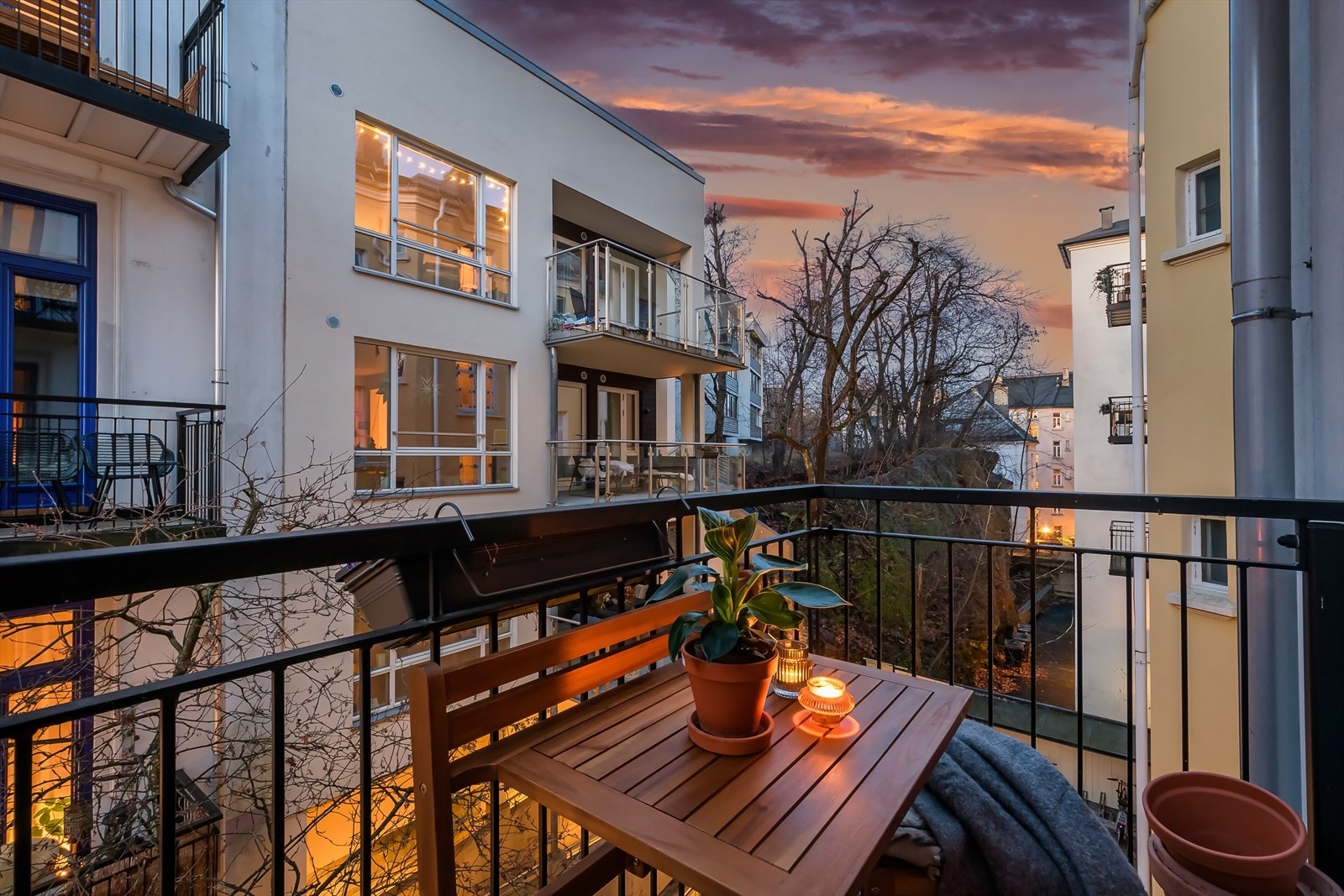 Balkongen er vendt mot rolig gårdsrom Galleribilde