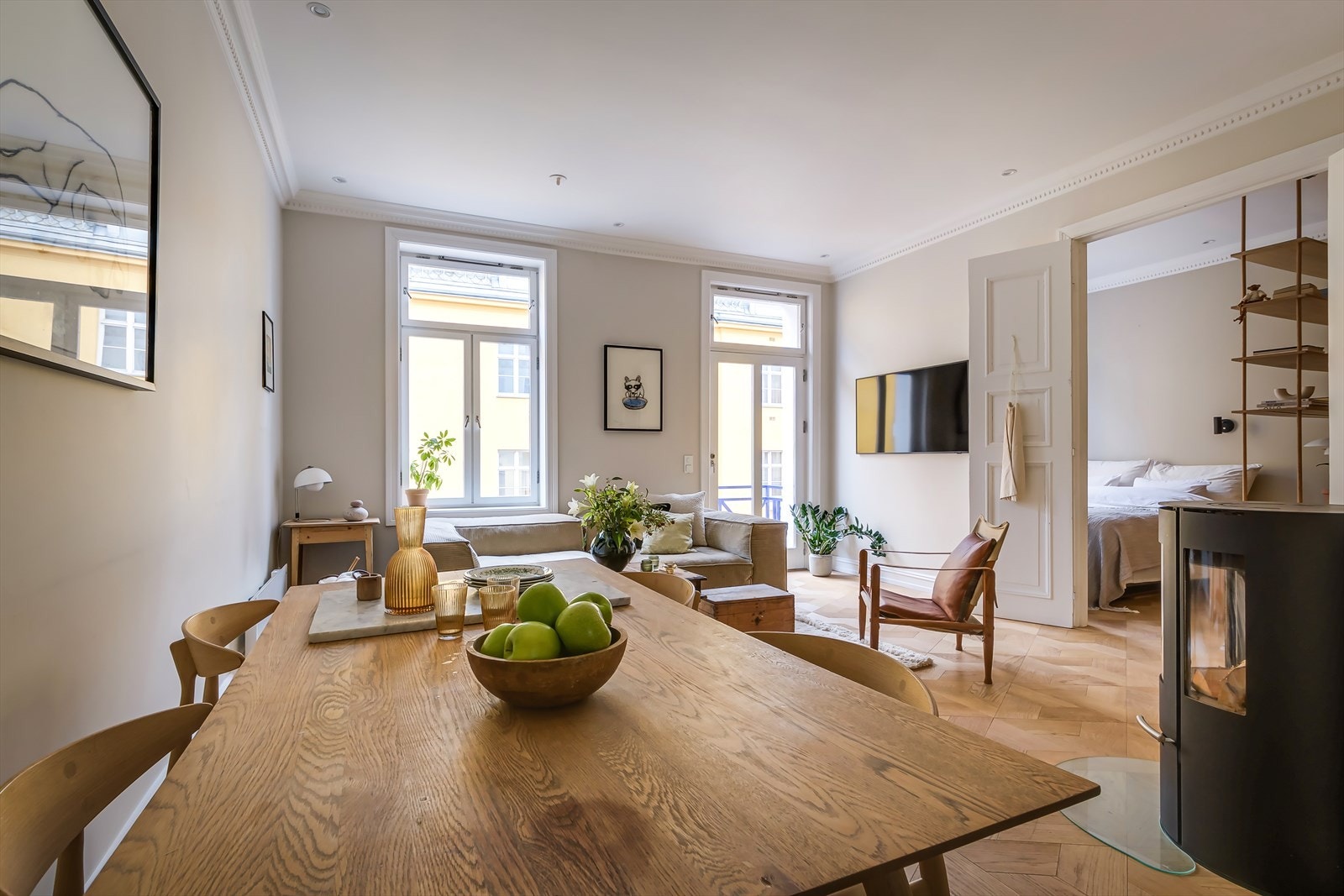 Leiligheten disponerer en kjellerbod på 7 m² (gulvareal) og en bod i trappeoppgangen på 1 m². Det er stor felles sykkebod i bakgården Galleribilde