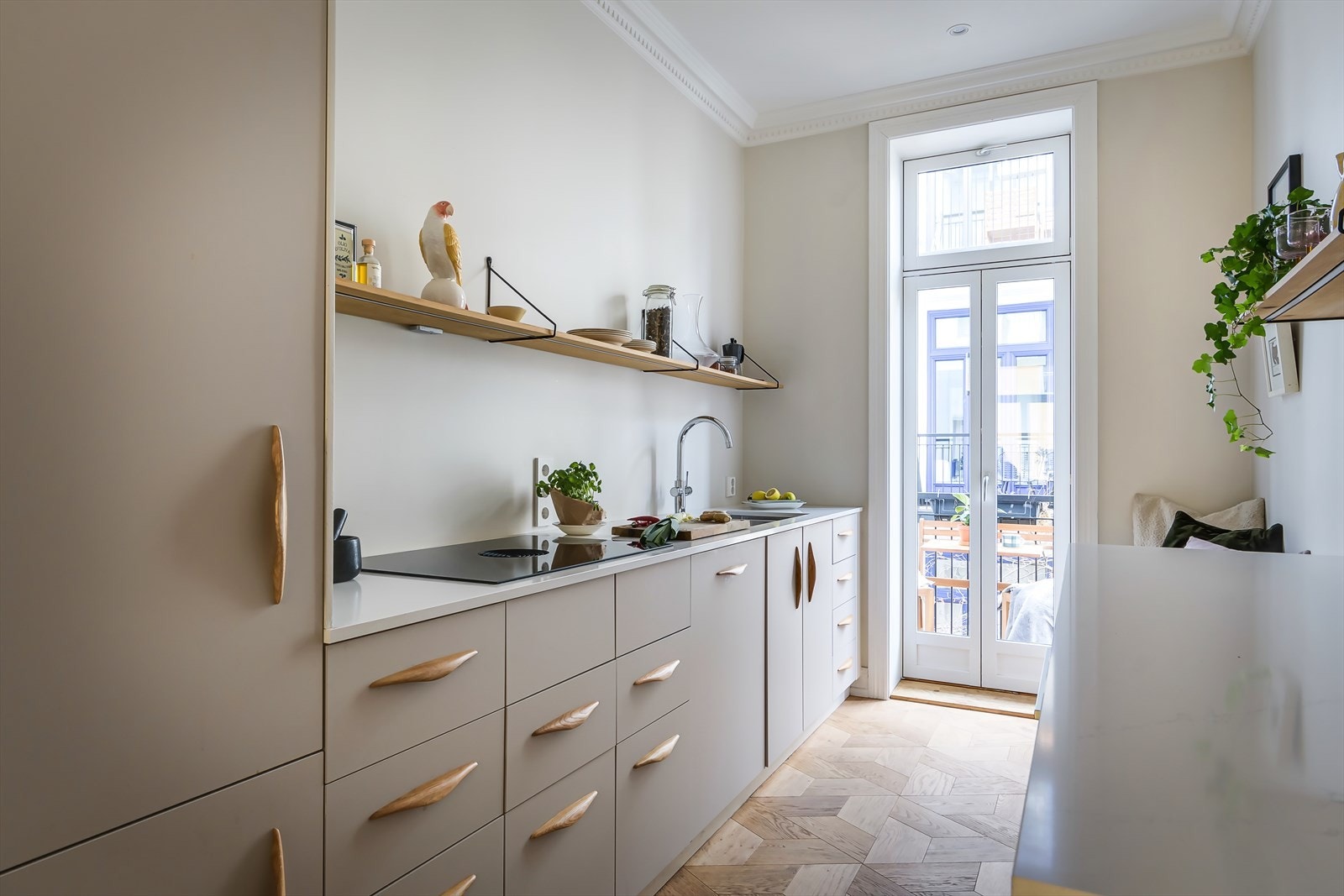 Kjøkkenet er, i likhet med resten av leiligheten, pusset opp i 2021 og holder en høy standard Galleribilde