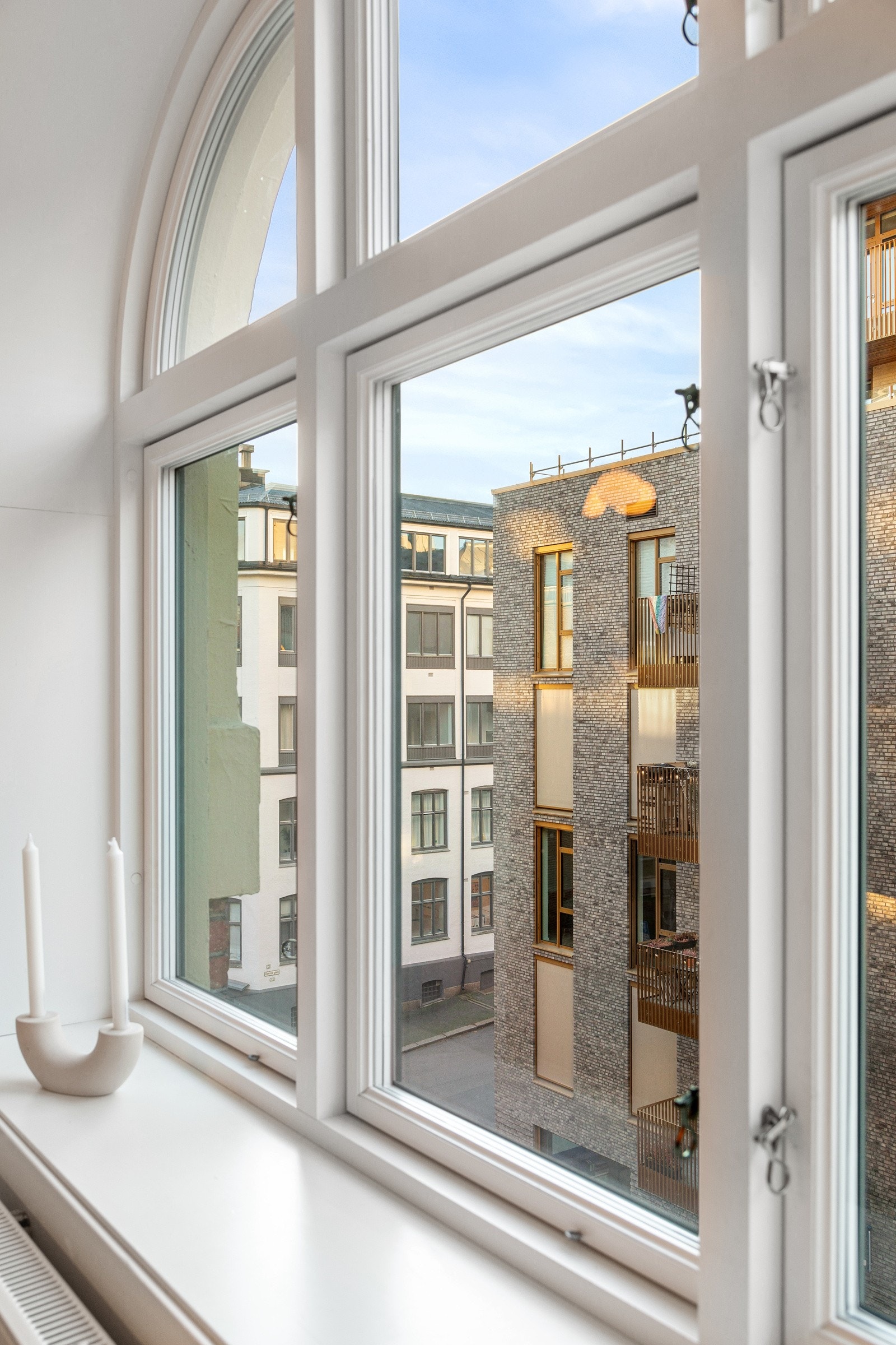 Leiligheten ligger i et attraktivt område ved Waldemars Hage, og vender inn mot rolig bakgård Galleribilde