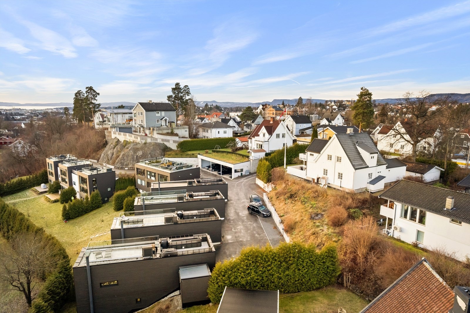 Eiendommen ligger i en blindvei uten gjennomgangstrafikk. Galleribilde