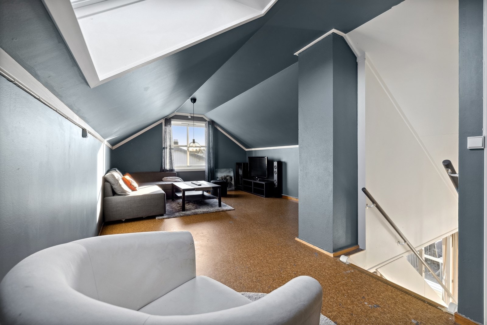 Loftstuen er perfekt hvis man ønsker å trekke seg tilbake for litt egentid med en god bok eller film. Galleribilde