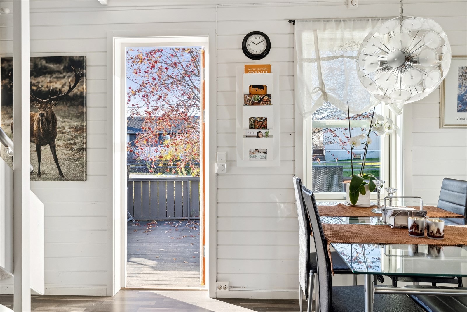 Om sommeren er det deilig å trekke ut for både morgenkaffen og sosiale grillmiddager i varmen. Galleribilde