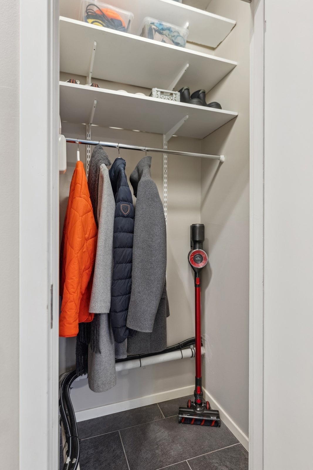 Innvendig kott med god lagringsplass. Galleribilde