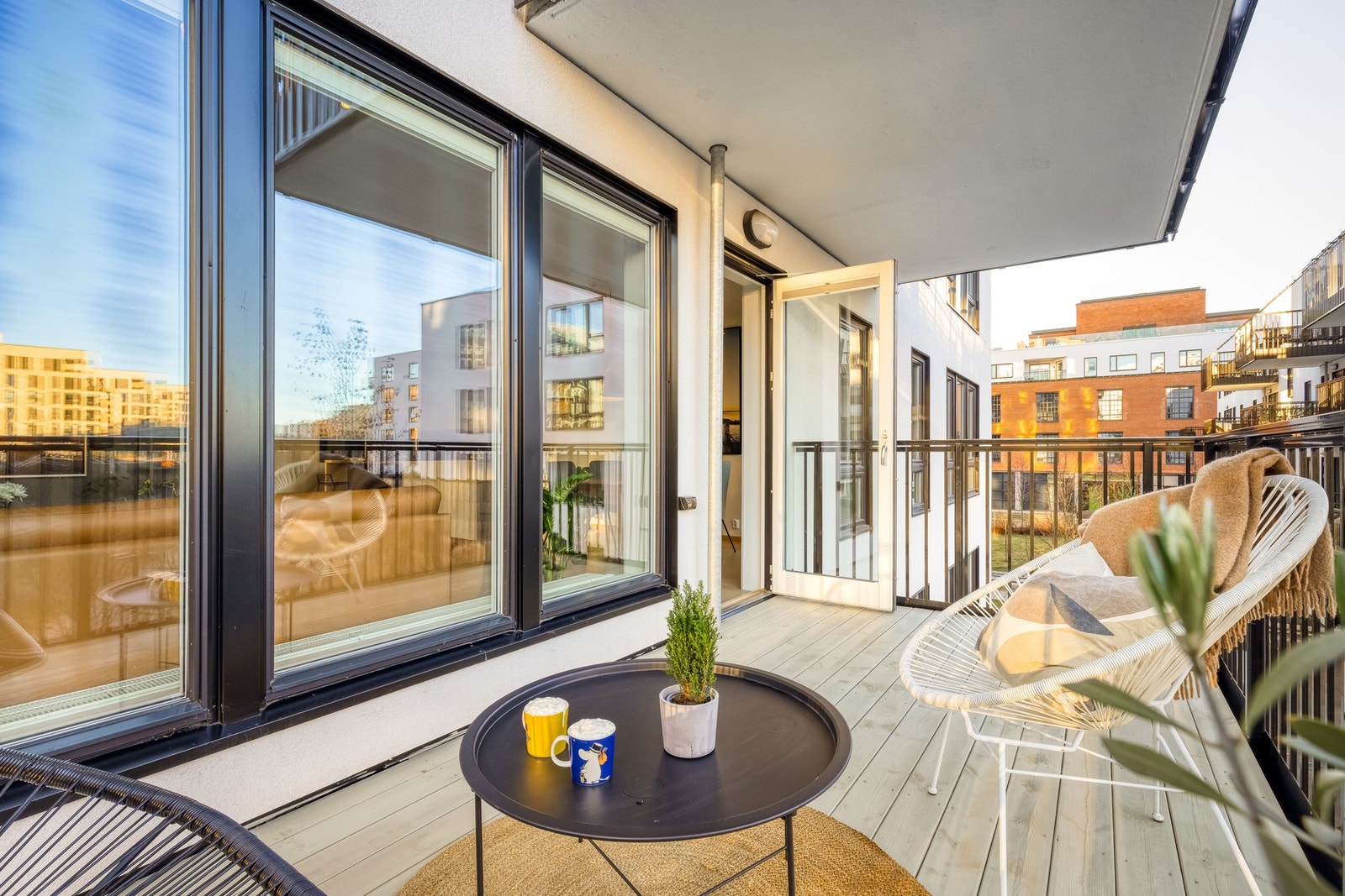 Herfra er det hyggelig utsyn og gode solforhold fra ettermiddag og til sent på kveld Galleribilde