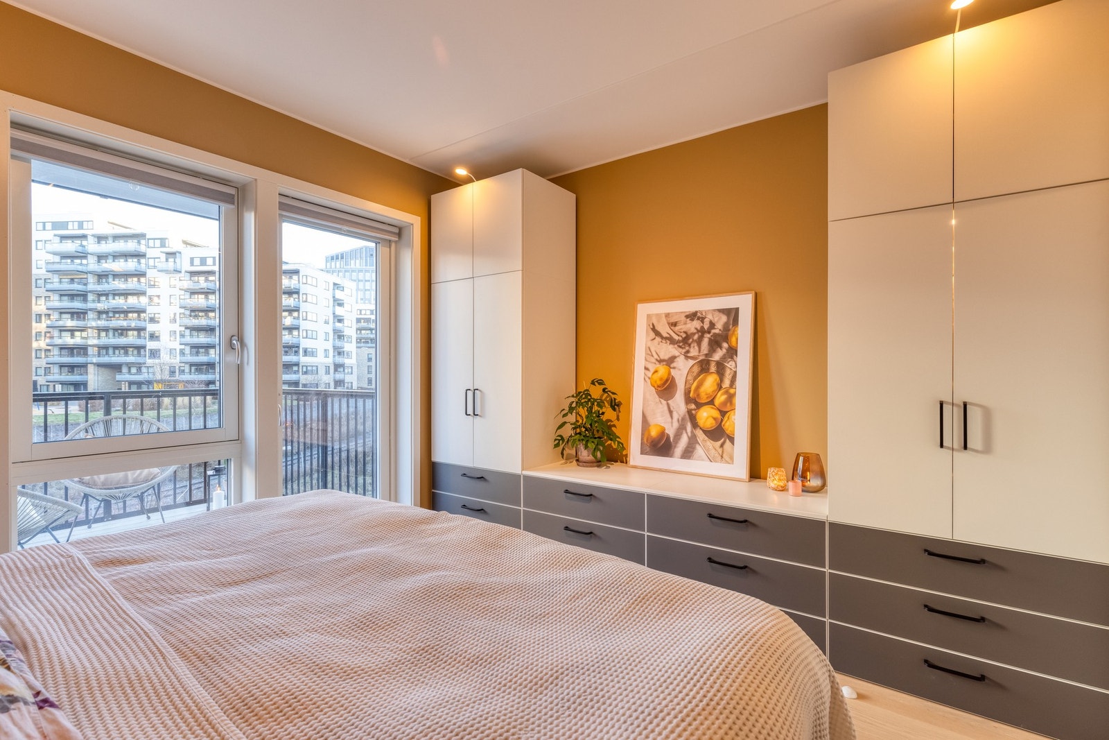 Soverommet har videre plass til en stor garderobe. Galleribilde