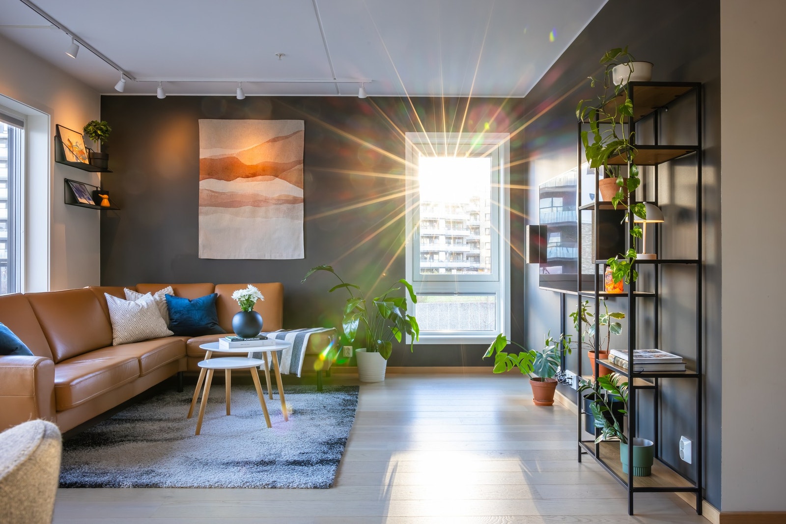 Takhøyden er ca 2.60m og det er store vindusflater med mye lysinnslipp og pent utsyn/utsikt. Galleribilde