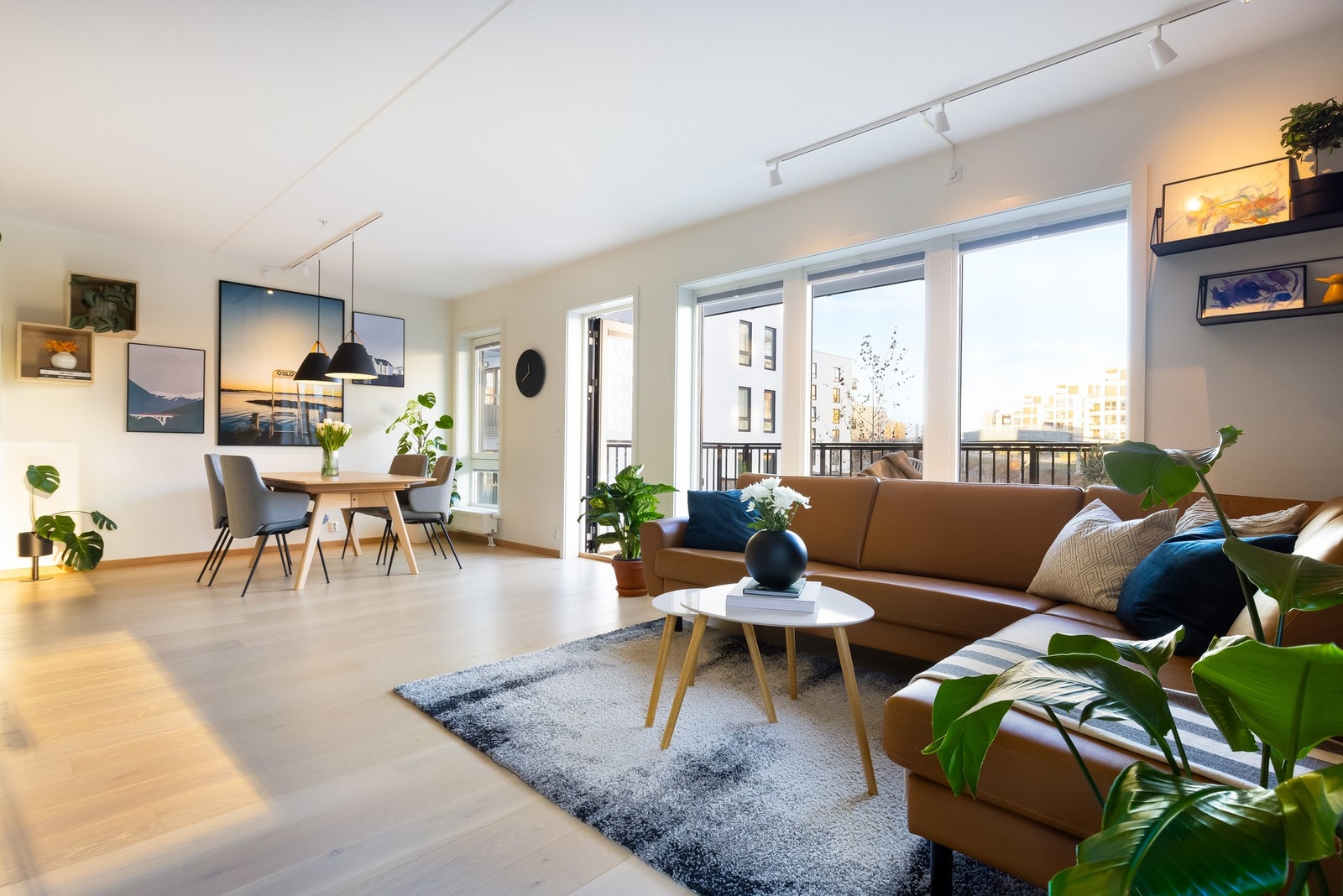 Jan Gunnar Grunden v/ EIE Løren ønsker velkommen til Bøkkerveien 14C! Galleribilde