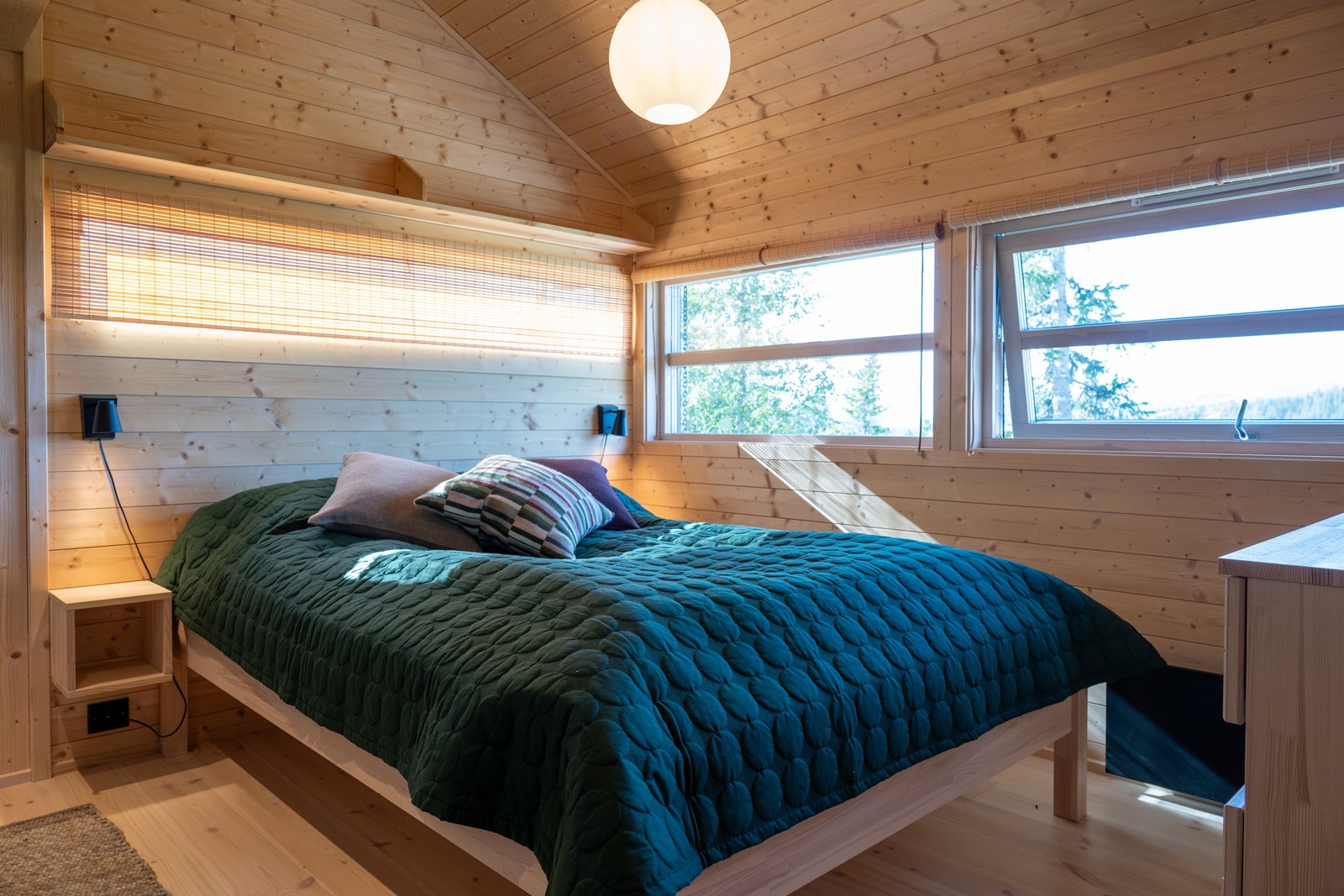 Frittstående dobbeltseng Galleribilde