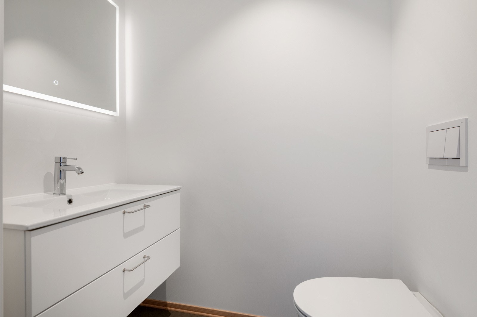 Toaletttom / Gjestetoalett i 1.etasje. Galleribilde