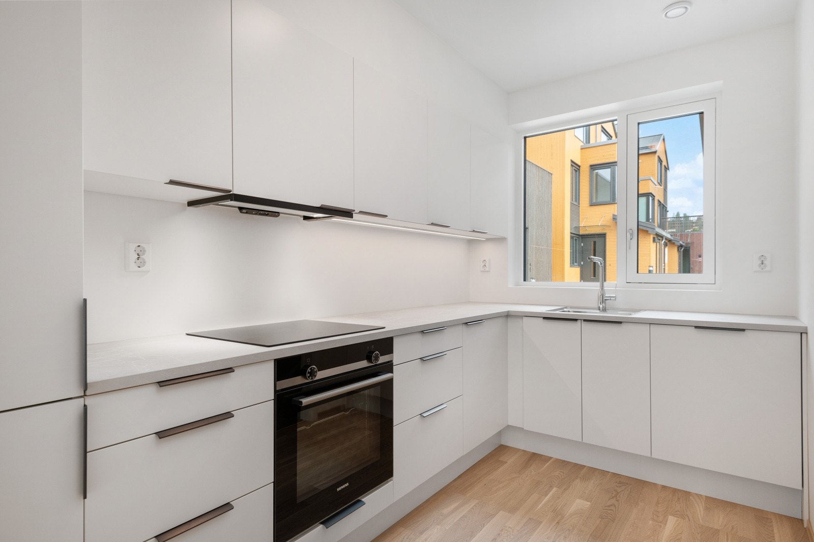 Stilrent kjøkken fra Norema med lys dimming Galleribilde