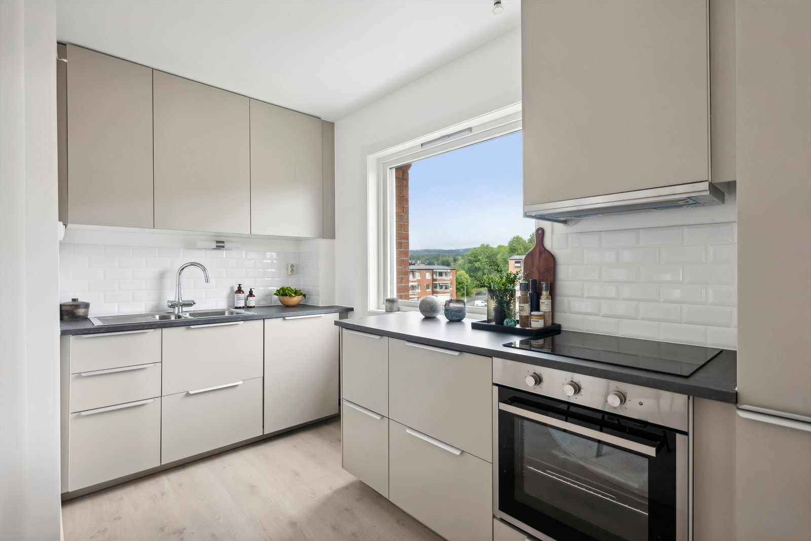 Kjøkkenet er nytt i 2024 med delikat utførelse. Her blir hobbykokken fornøyd. Galleribilde