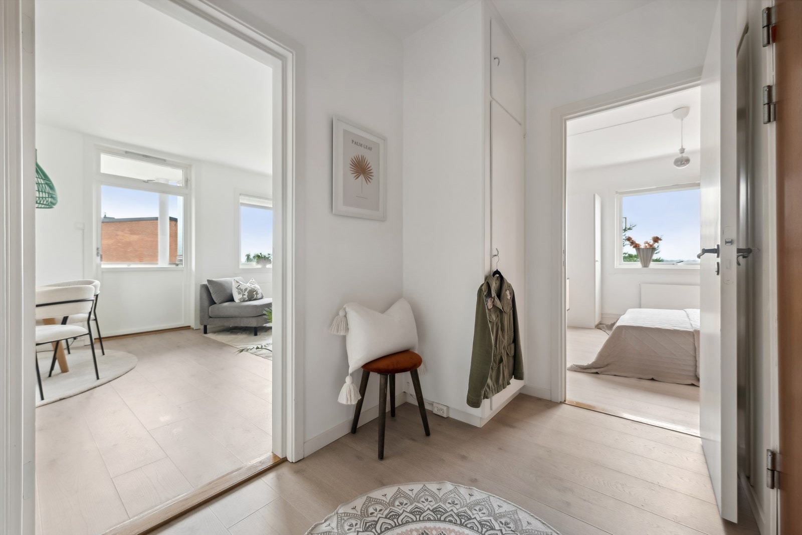 Garderobeskap til oppbevaring. Galleribilde