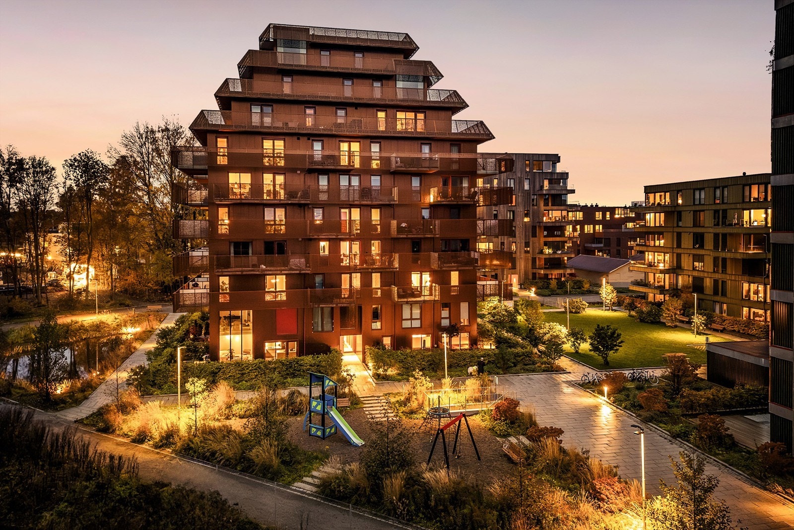 Magasinparken er et nyetablert boligområde med moderne og imponerende arkitektur, beliggende kun noen få hundre meter vest for Ski sentrum Galleribilde