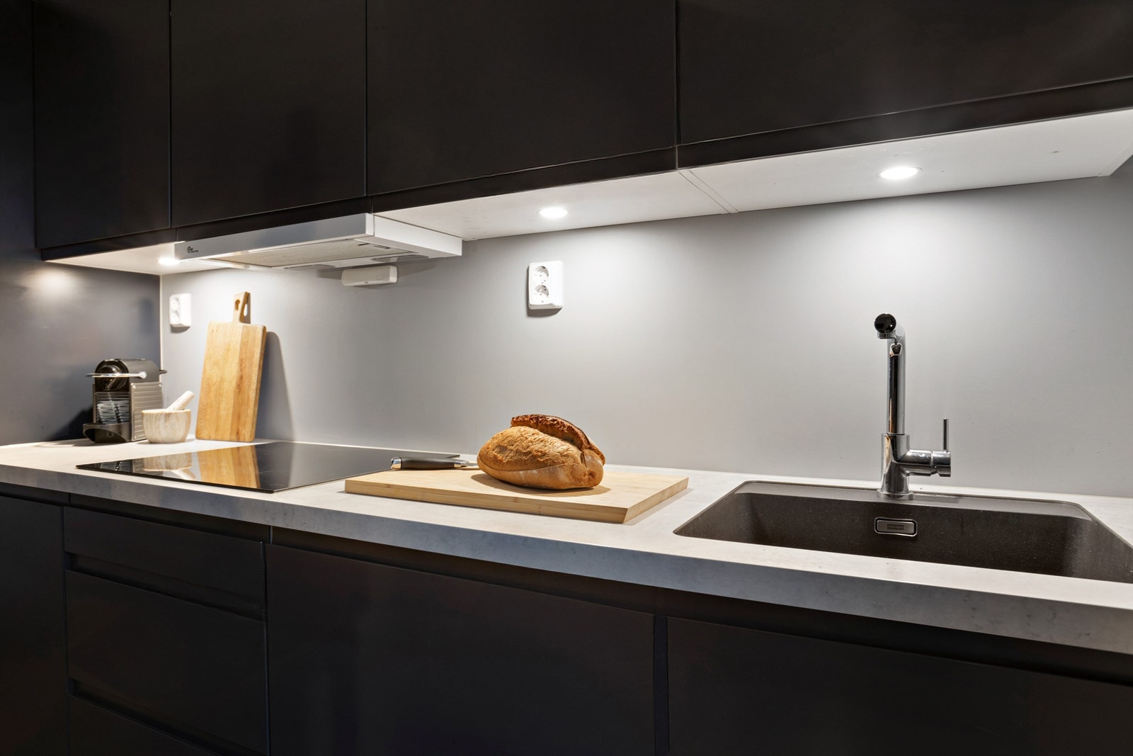 Kjøkkenventilator over kokesone, har avtrekk ut Galleribilde