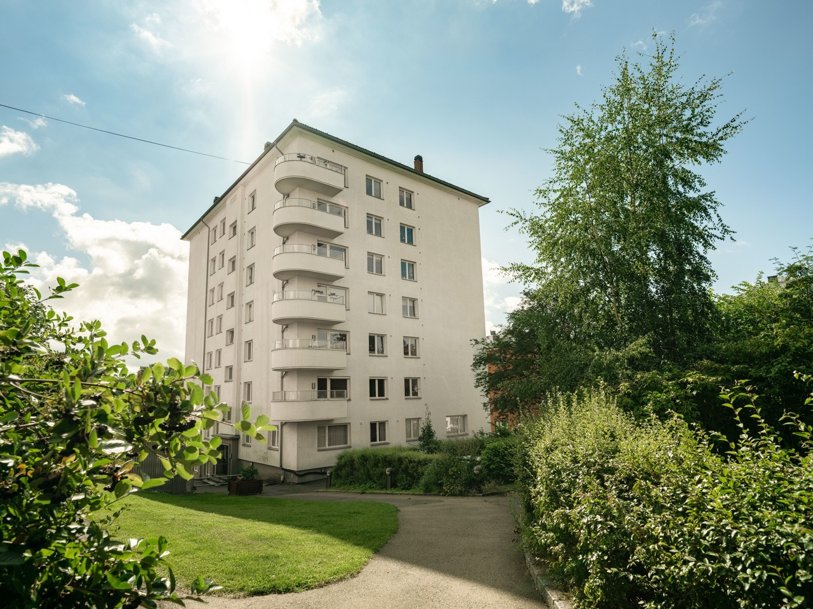 Borettslaget består av 60 andelsleiligheter og fremstår ryddig med et veldrevet styre. De har en utfyllende vedlikeholdshistorikk og god økonomi. Galleribilde