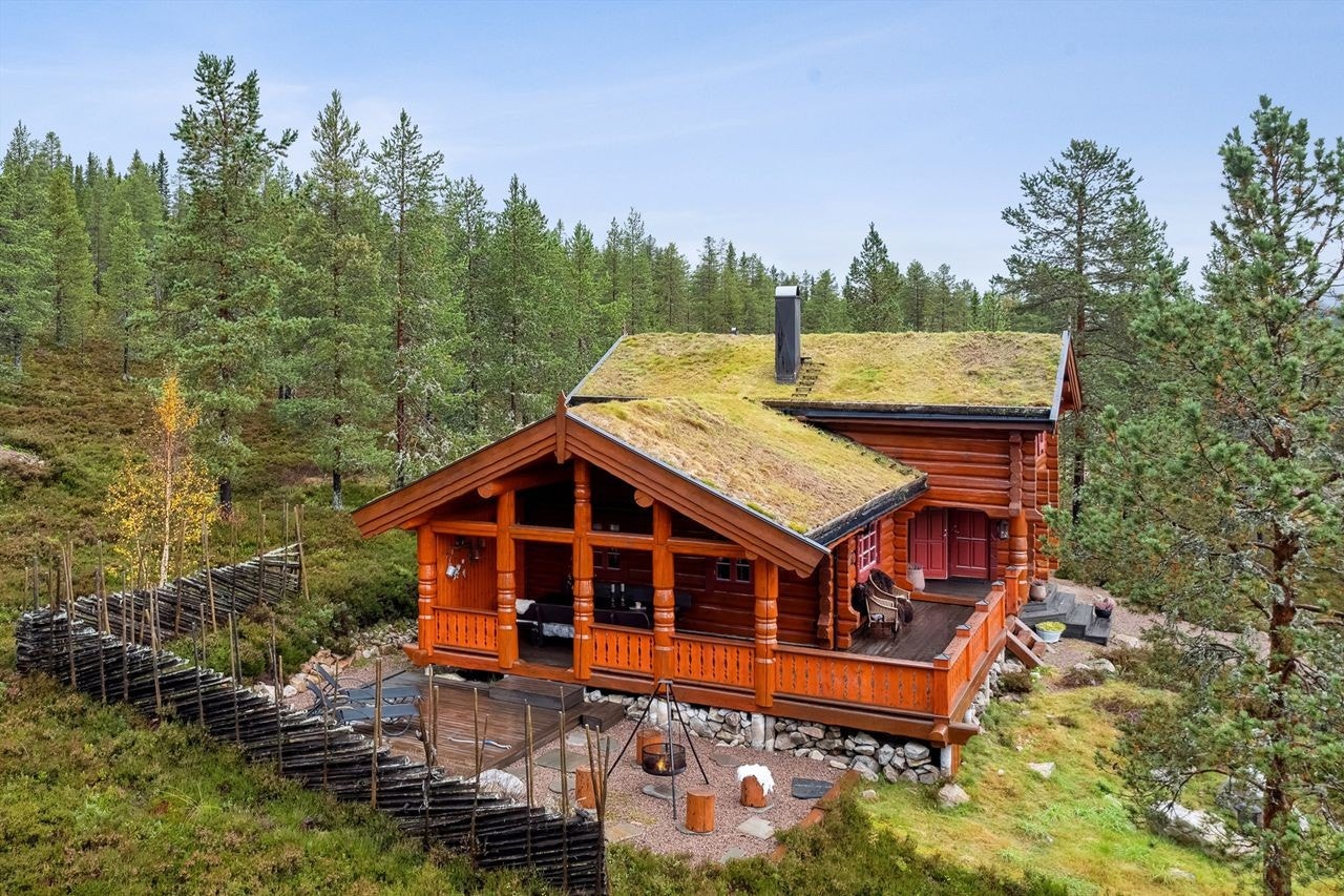 Tømmerhytte fra 2005 med oppstue og generøs terrasse på ca. 70 m² Galleribilde