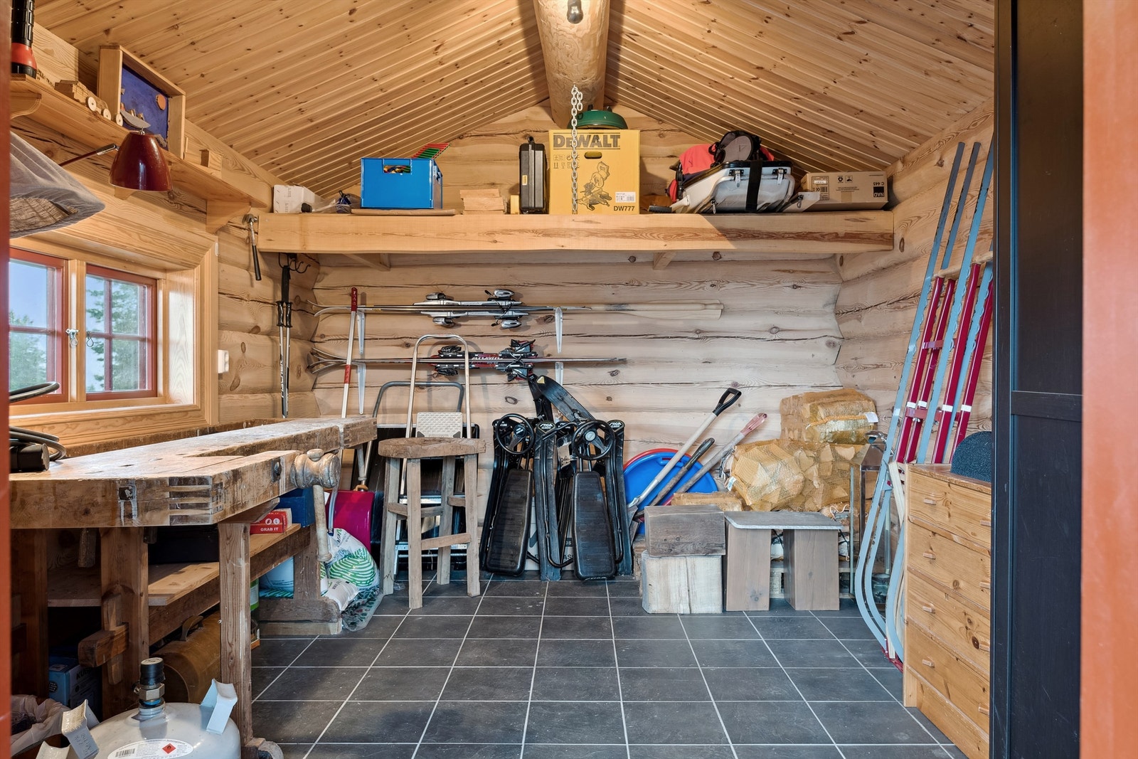 Laftet bod på ca. 15 m² Galleribilde