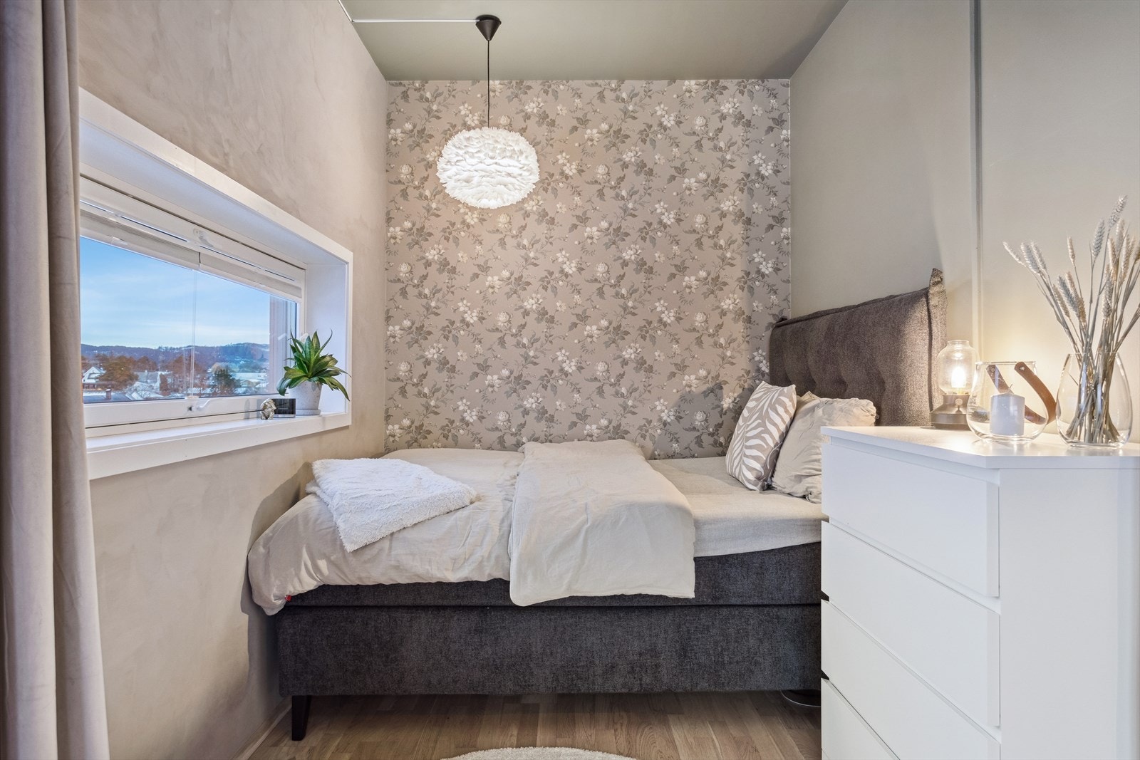 Fjernvarme og gulvvarme på bad sørger for god oppvarming i leiligheten. Galleribilde