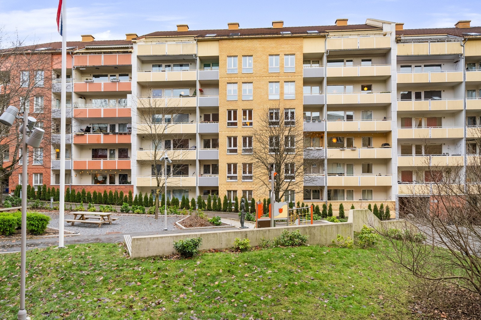 Fasade/Indre gårdsrom. Galleribilde