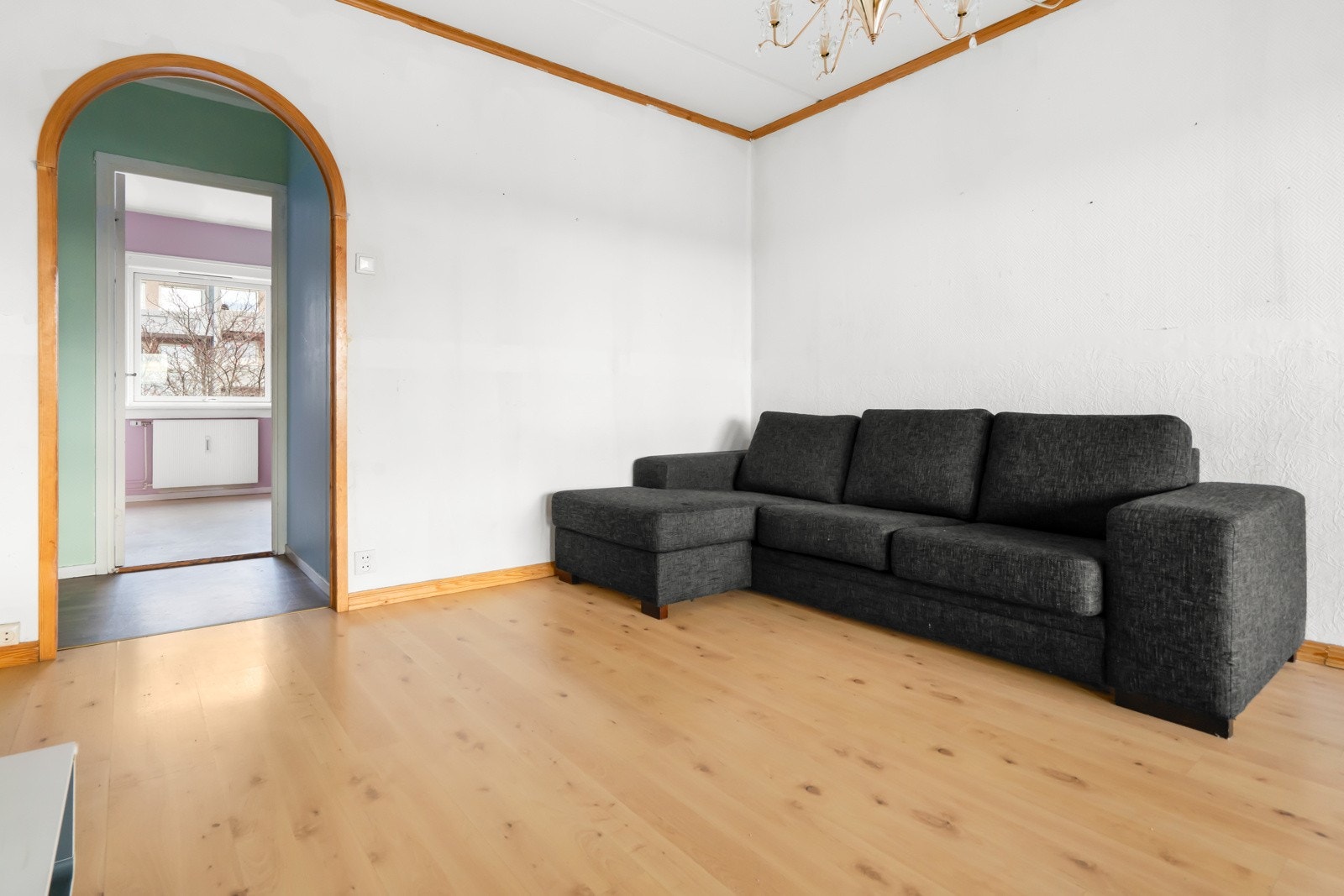 Leiligheten er gjennomgående, og har takhøyde på 2,5 meter. Galleribilde