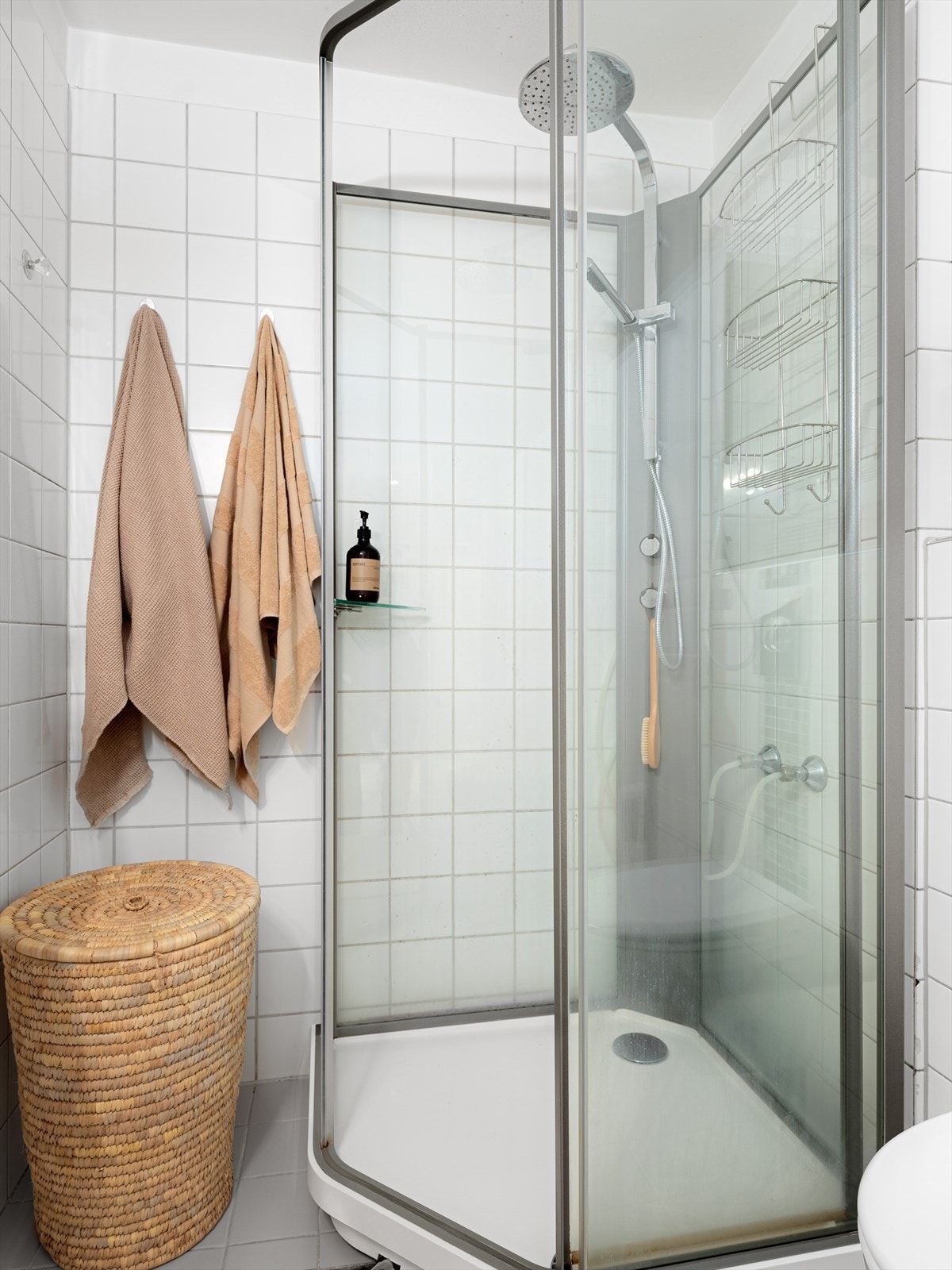 Praktisk dusjhjørne. Varmtvann er inkludert i felleskostnadene. Galleribilde