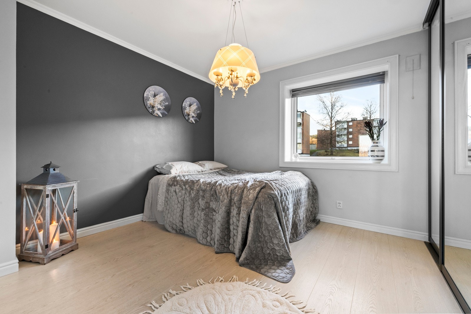 Leiligheten har to gode soverom som ligger i samme ende Galleribilde