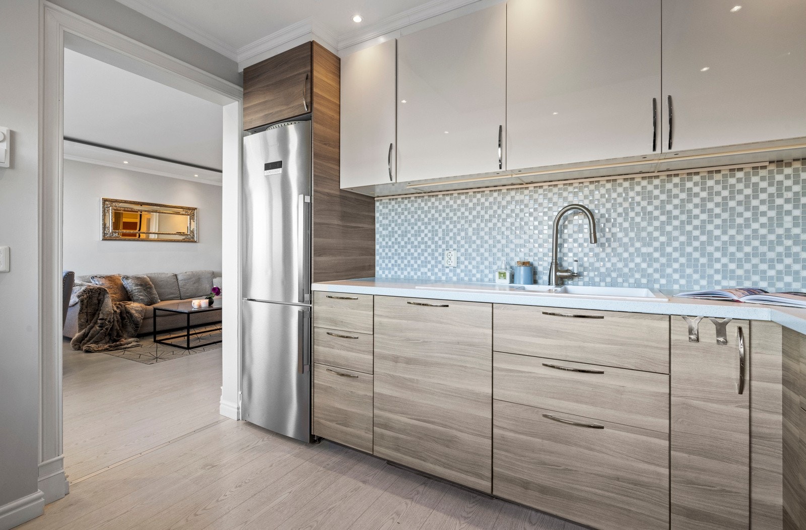 Hvitevarer som oppvaskmaskin, stekeovn, mikro og koketopp er integrert Galleribilde