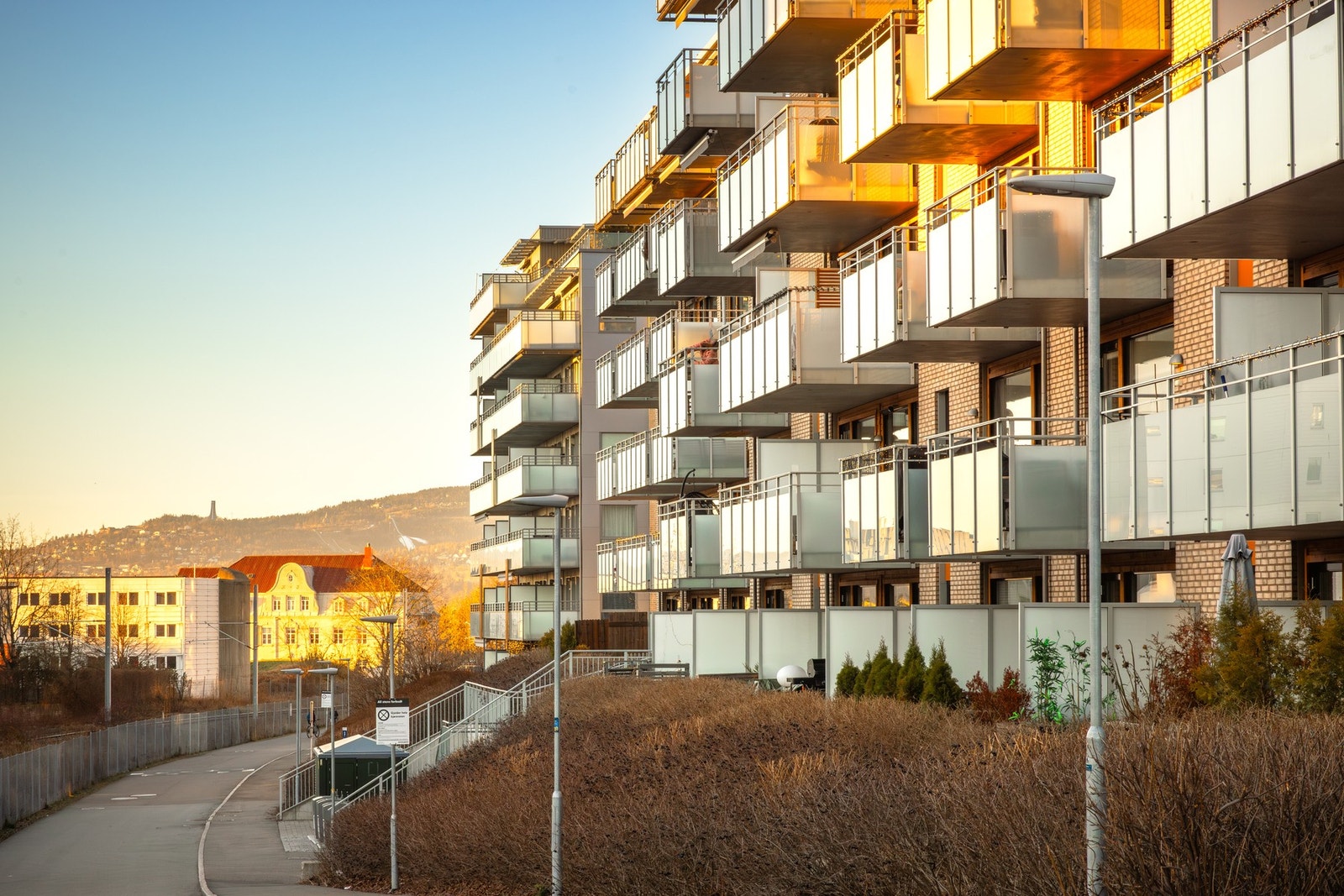 Leiligheten ligger fint til i 3.etasje med heisadkomst. Galleribilde