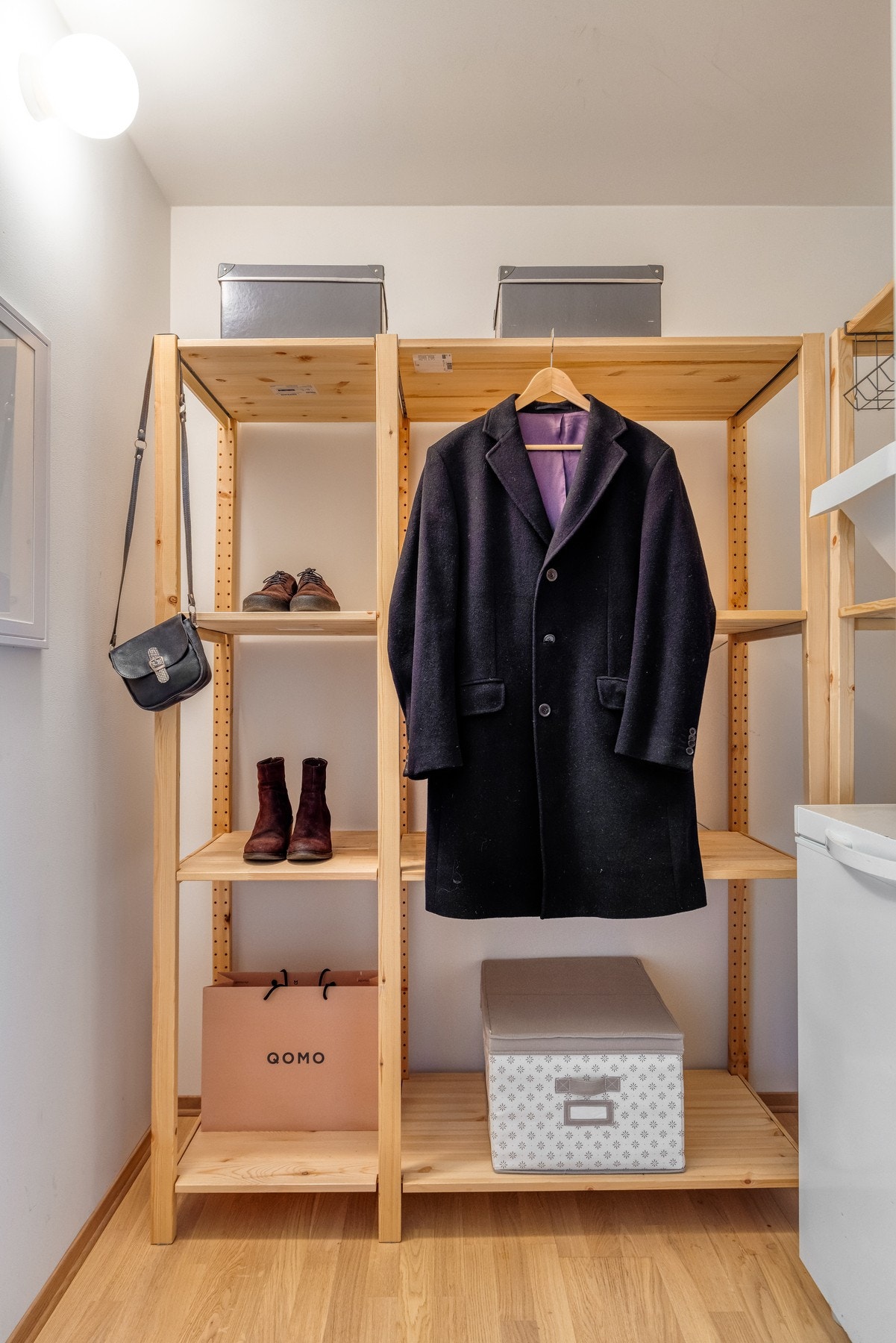 Her er det god plass for oppbevaring av tøy og diverse. Galleribilde