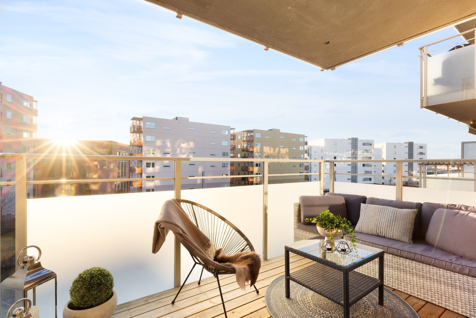 Jan Gunnar Grunden ved EIE Løren ønsker velkommen til Gildevangen 16A! Galleribilde