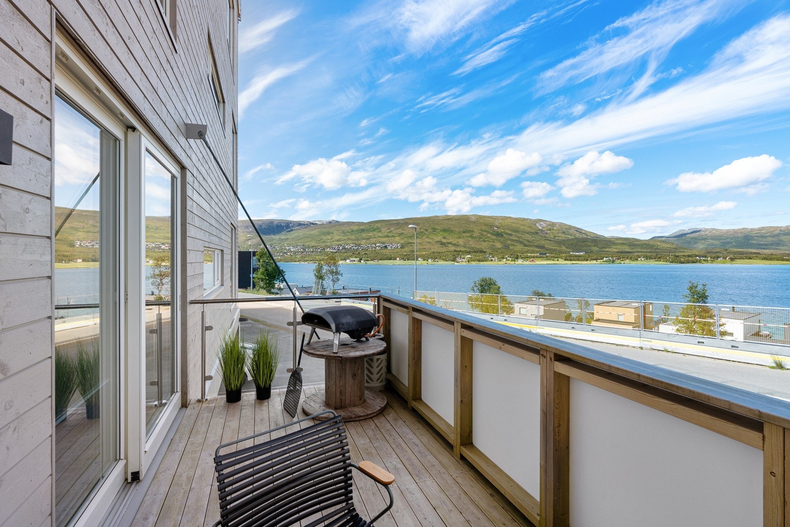 Spektakulær utsikt og strålende solforhold. Galleribilde