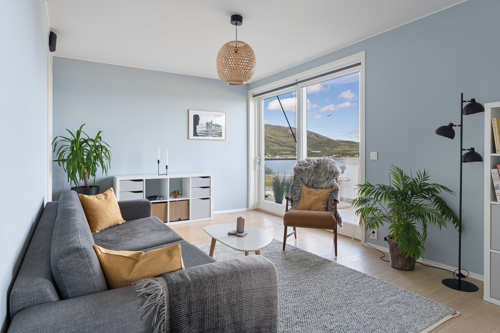 Boligen holder moderne standard og har en svært gunstig og åpen planløsning. Galleribilde