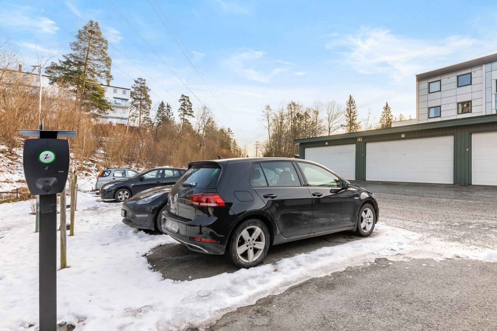 Borettslaget har parkeringsplasser og noen garasjeplasser for utleie. Galleribilde