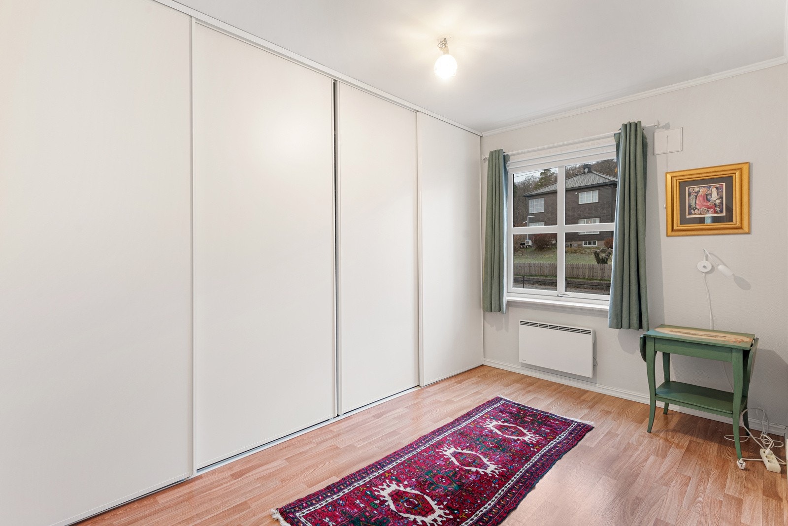 Godt med skapplass på soverommet Galleribilde