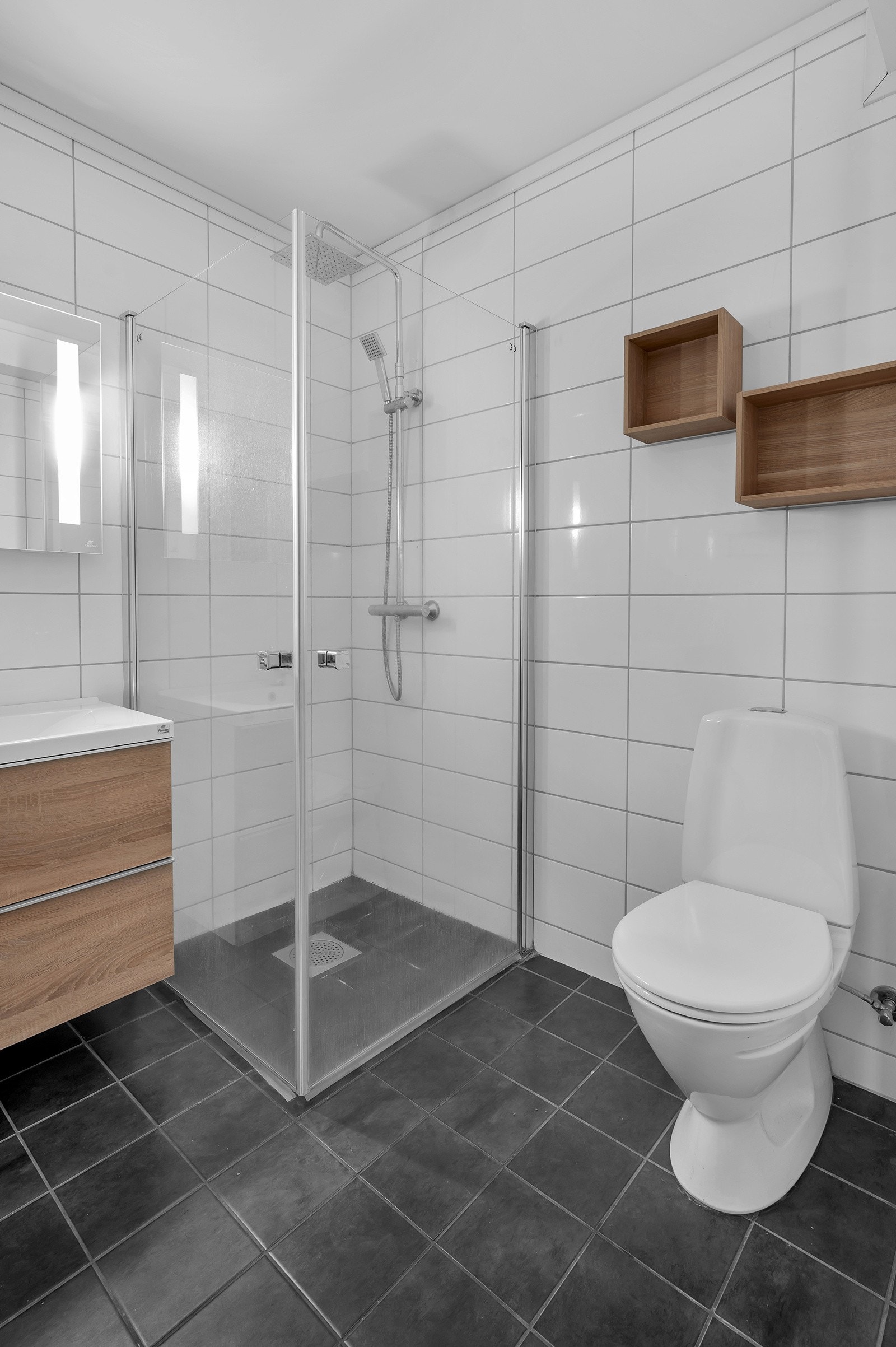 Varmekabler i gulv ihht selgers opplysninger Galleribilde