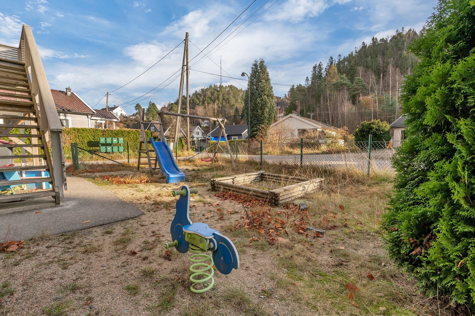 Lekeplass rett rundt hjørnet. Barnevennlig og rolig nabolag! Galleribilde