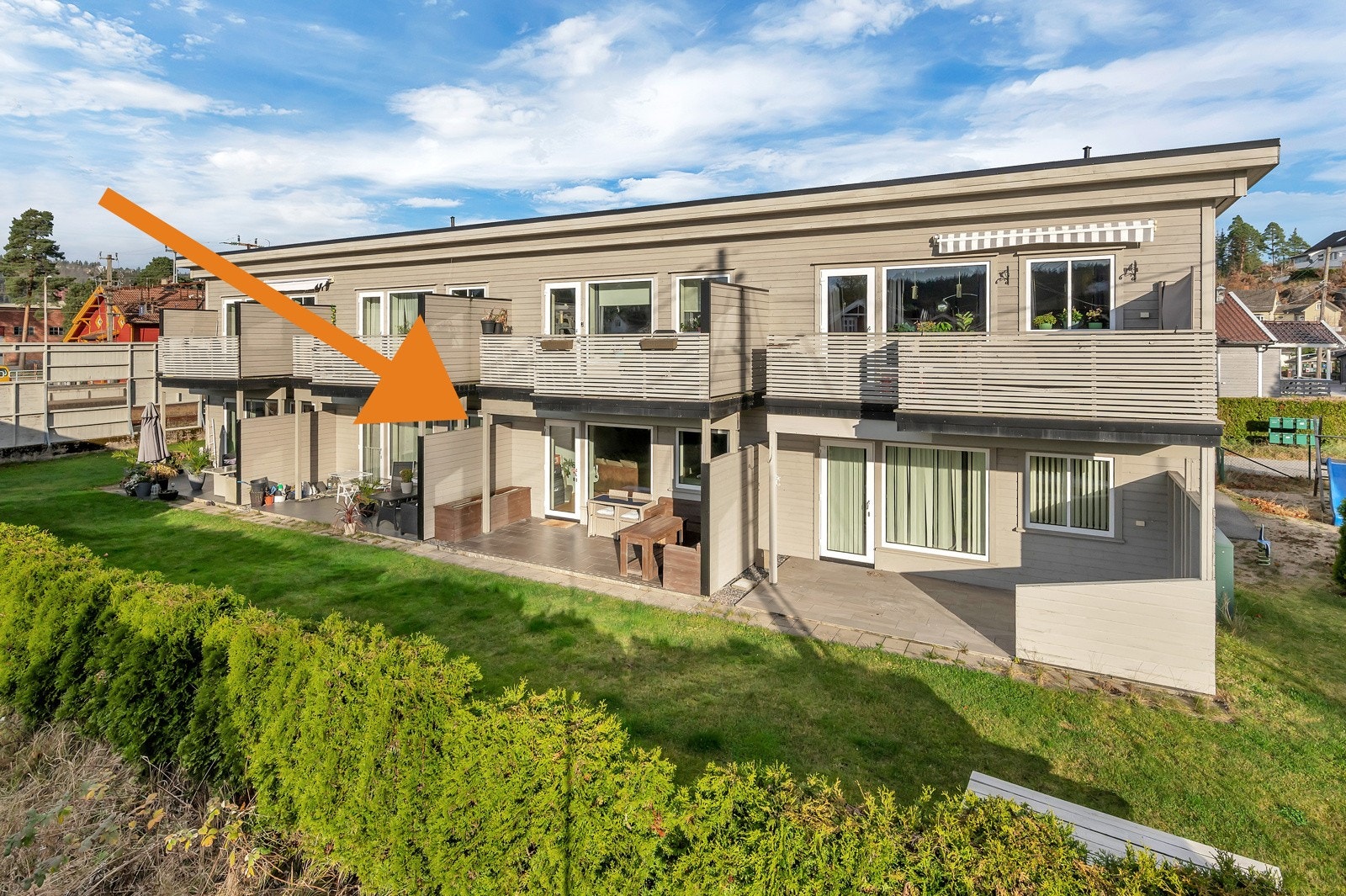 Moderne 3-roms selveierleilighet med steinlagt terrasse og carport! Galleribilde