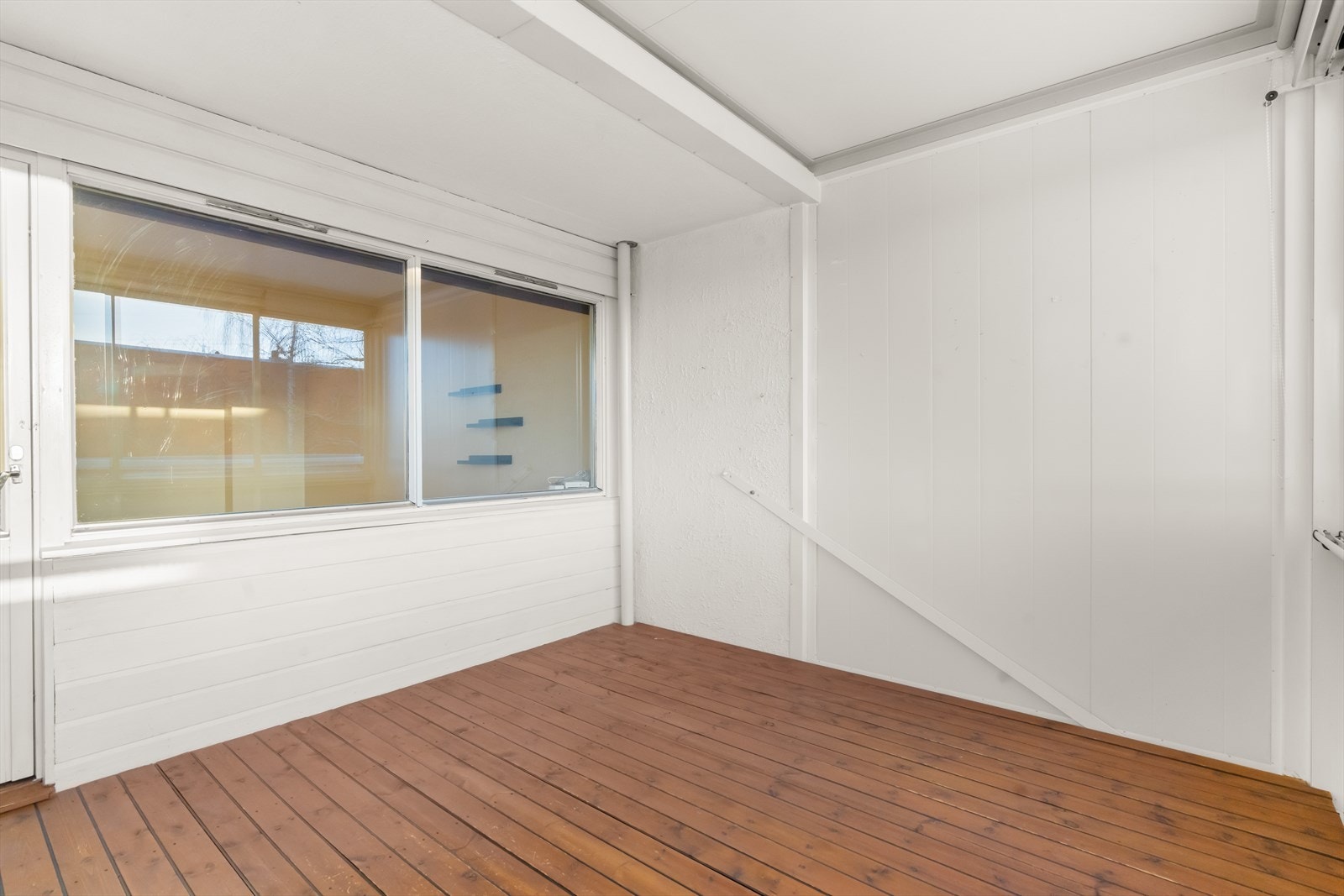 Fra stuen er det utgang til en innglasset balkong på 10 m². Galleribilde