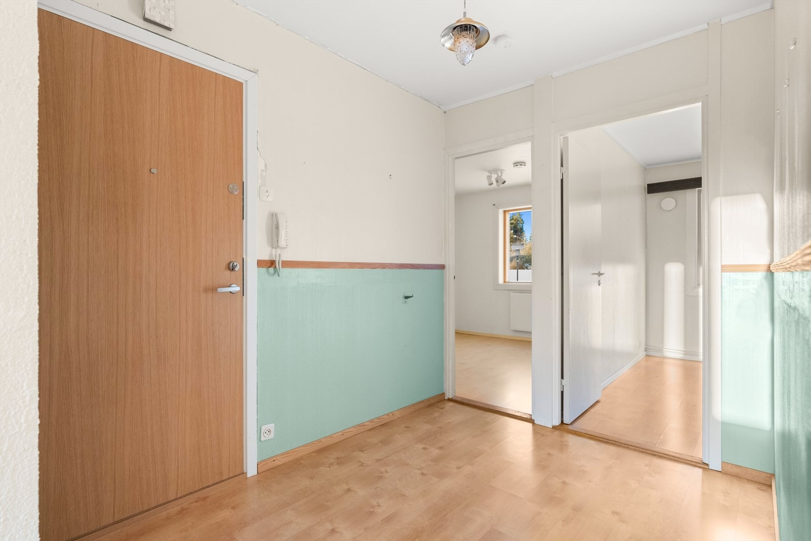 Dørcalling med åpner gjør det enkelt å slippe inn gjester fra bakkeplan. Galleribilde