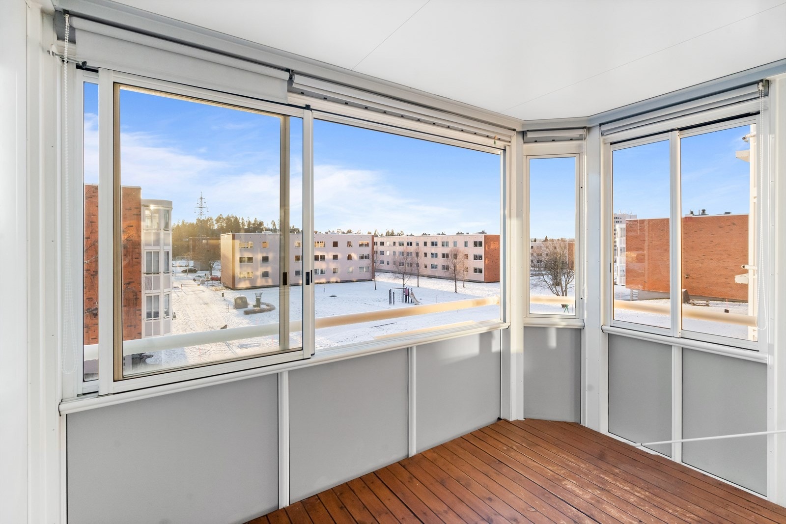 Det er fint utsyn mot pent opparbeidede fellesarealer. Galleribilde