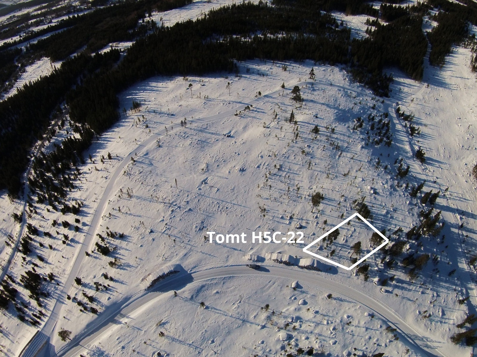 Tomt H5C-22 avmerket omtrentlig på bildet. Romslige tomter med god infrastruktur i feltet. Galleribilde
