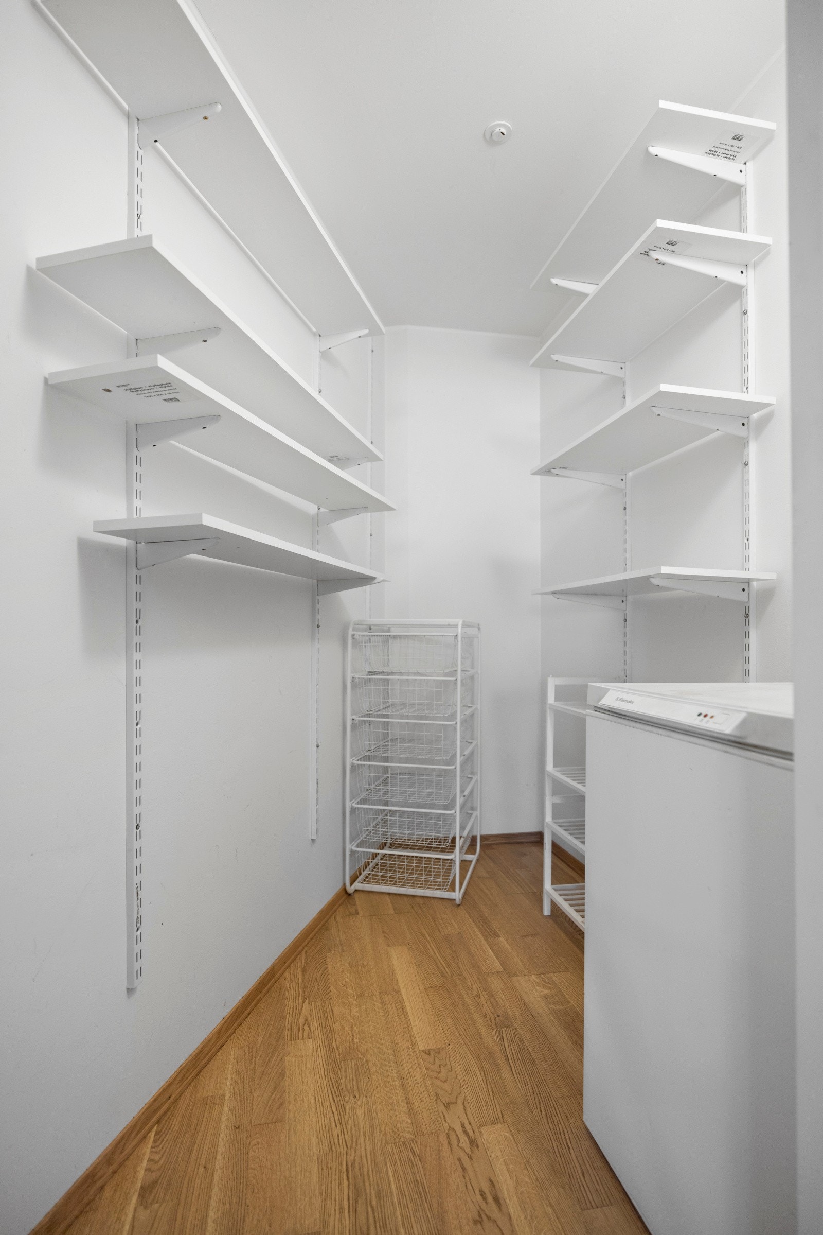 I tillegg disponerer boligen innvendig bod som kan benyttes som omkledningsrom eller lagringsplass etter eget ønske og behov. Galleribilde