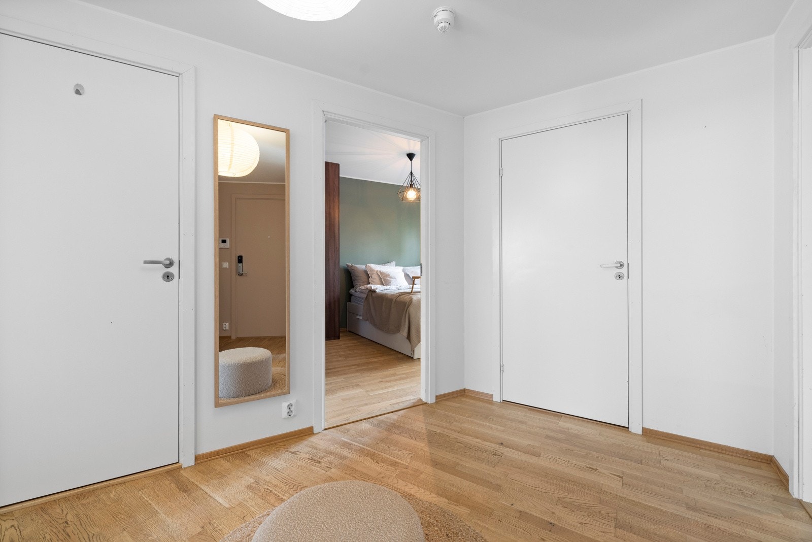 Her er det også plass til garderobeskap for mer oppbevaringsplass. Galleribilde